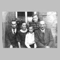 051-1007 Die Familie Neumann 1 Jahr nach der Gefangen-schaft im Jahre 1949..jpg